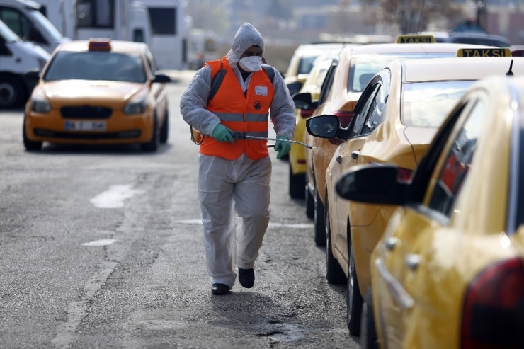 Semt Pazarı Taksi Ve Servis Araçları İçin Dezenfekte İstasyonuna Dönüştürüldü