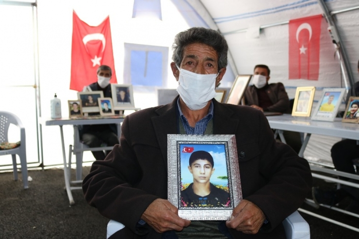 Hdp Önündeki Ailelerin Evlat Nöbeti 211’inci Gününde