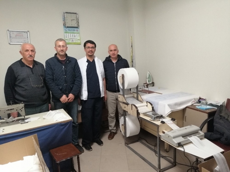 Geliştirdikleri Makineyle Hastane Maske Üretimine Başladı