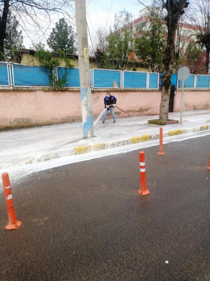 Bismil’de Sokaklar Dezenfekte Ediliyor