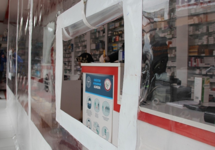 Eczanede Pencereden Alışveriş