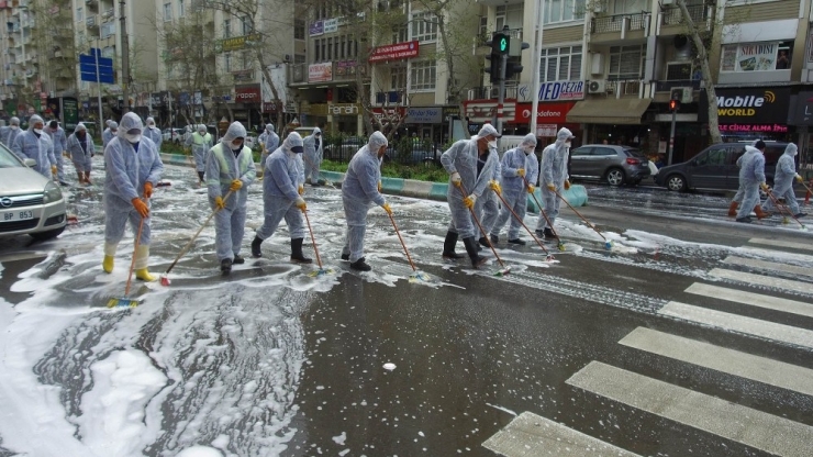 Kahramanmaraş’ta Caddeler Dezenfekte Edildi