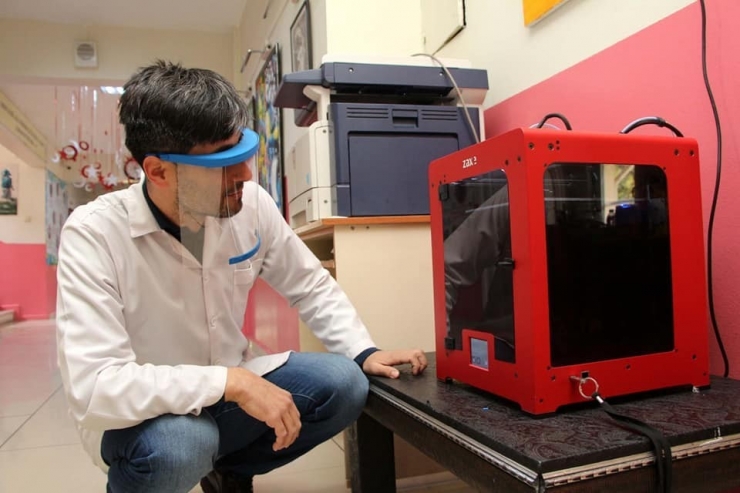 Manisa Bilsem’den, Sağlık Çalışanlarına Ayda 300 Adet Koruyucu Siper Maske