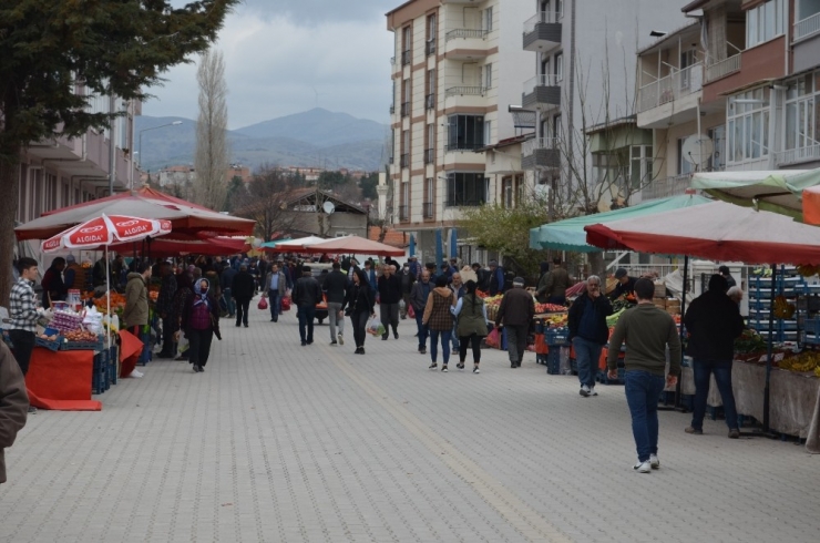 Tezgahlar 3 Metre Aralıkla Kuruldu