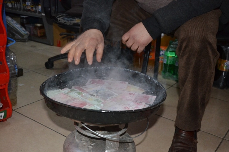 Korona Virüse Karadeniz Usulü Çözüm: “Paraları 100 Derecede Kaynatıyor”