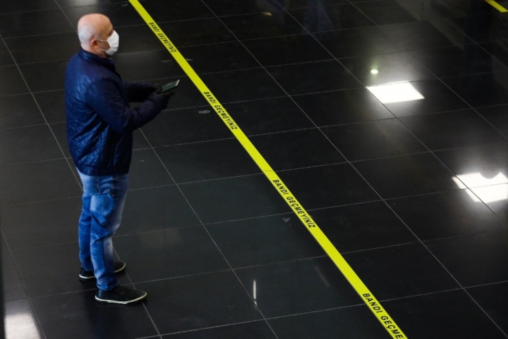 Ptt’den Sosyal Mesafe Kuralı Uyarısı