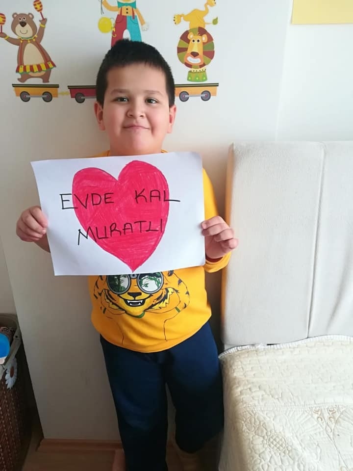 Öğrencilerden Afişlerle "Evde Kal" Çağrısı