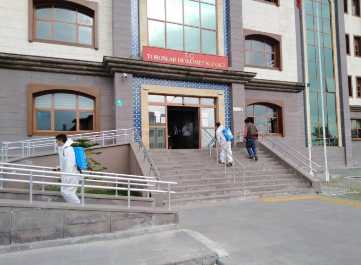 Toroslar’da Dezenfekte Çalışmaları Aralıksız Sürüyor