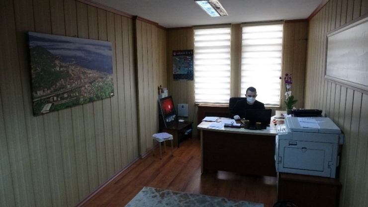 Bu Belediyede Sadece 2 Kişi Çalışıyor