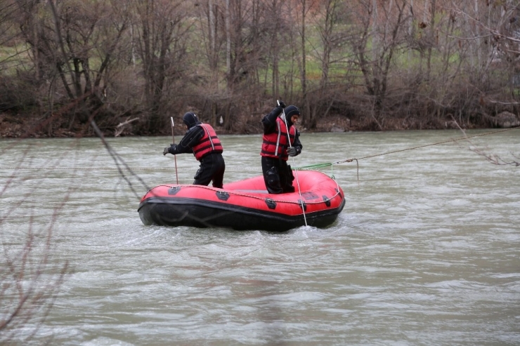 Kayıp Uzman Çavuş Güneş Ve Gülistan’ı Arama Çalışmaları Sürüyor