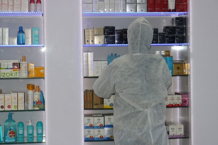 Eczane Çalışanlarından Korona Virüs Önlemi