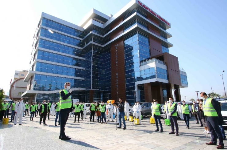 Bayraklı’da Dev Korona Virüs Ekibi Sahada