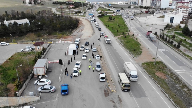 43 İlin Geçiş Güzergahında Korona Virüs Denetimleri Havadan Görüntülendi