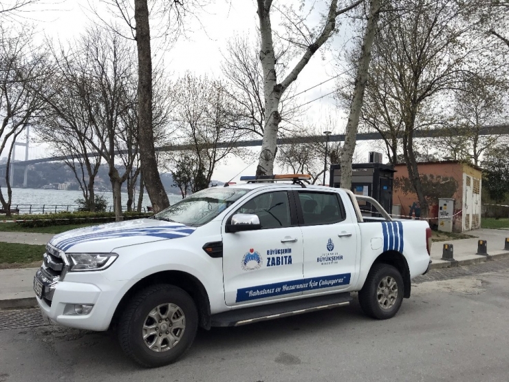 Üsküdar Sahilinde Korona Virüs Yasağına Uymayan Balıkçılar İçin Şeritli Önlem