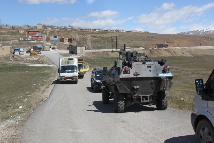 Başkale’de Karantinaya Alınan Mahallelilere Yardım