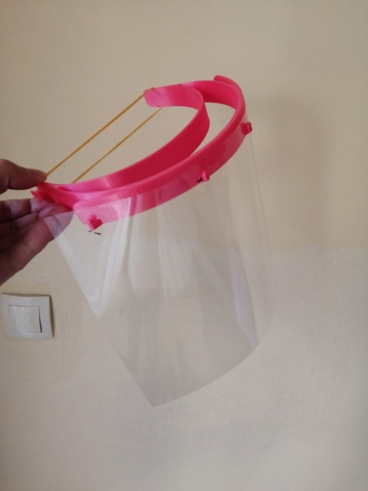 Van’dan Sağlık Çalışanlarına 3 Boyutlu Maske Desteği