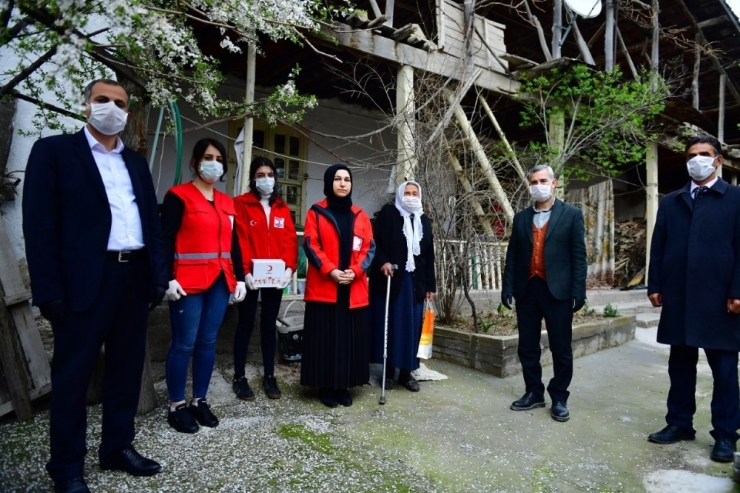 Yeşilyurt’ta Yaşlılara Yardım