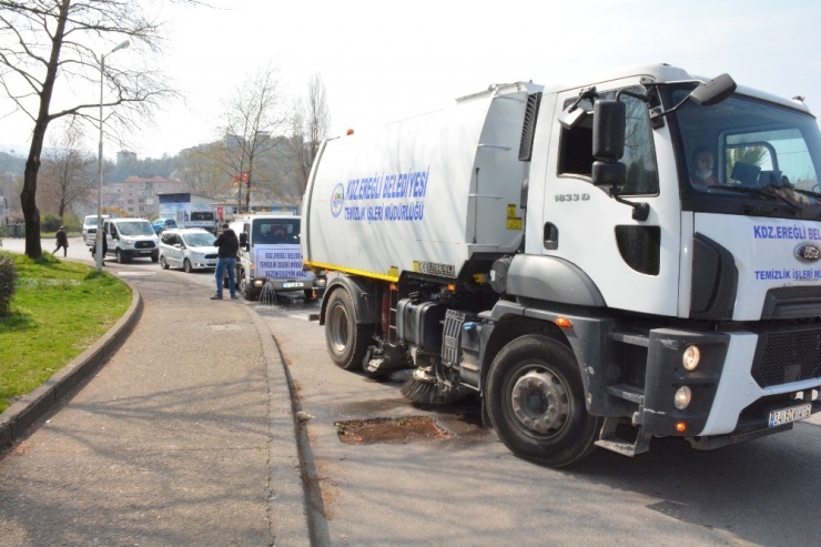 Kdz. Ereğli’de Yollar İlaçlı Su İle Yıkanıyor