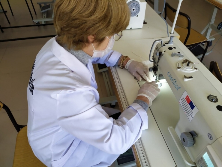 Meslek Liselerinde Maske Üretimi Başladı