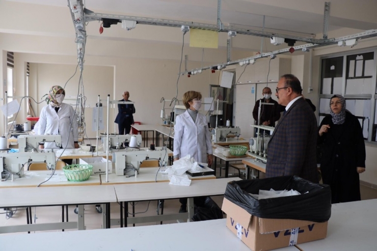 Meslek Liselerinde Maske Üretimi Başladı