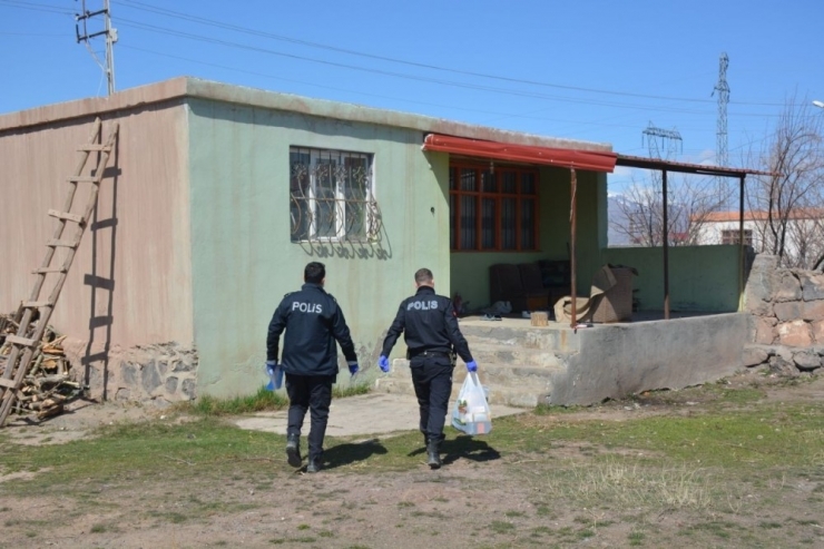 Polis Korona Virüse Karşı Halk İle El Ele Mücadele Ediyor