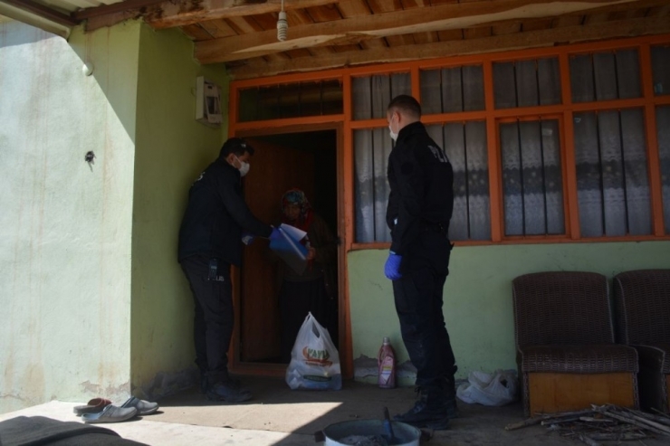 Polis Korona Virüse Karşı Halk İle El Ele Mücadele Ediyor