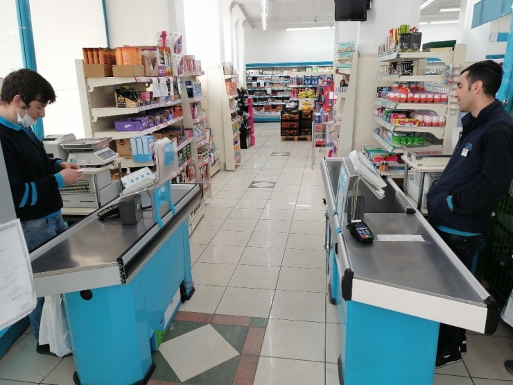 Marketteki Hırsızlık Güvenlik Kamerasına Yakalandı