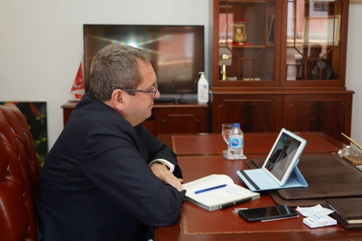 “Yazlıkçılar Ayvalık’a Gelmesin” Çağrısında Bulunan Başkan Ergin’e Bakan Kurum’dan Tam Destek