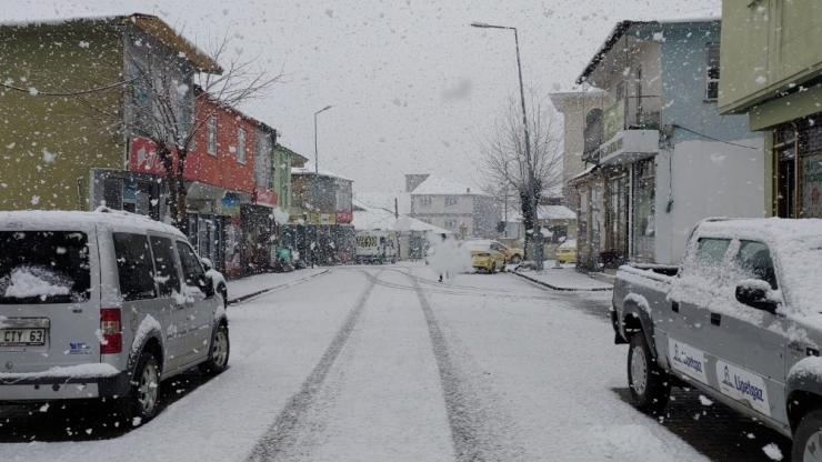 Karlıova’da Nisan’ın İlk Gününde Kar Yağışı