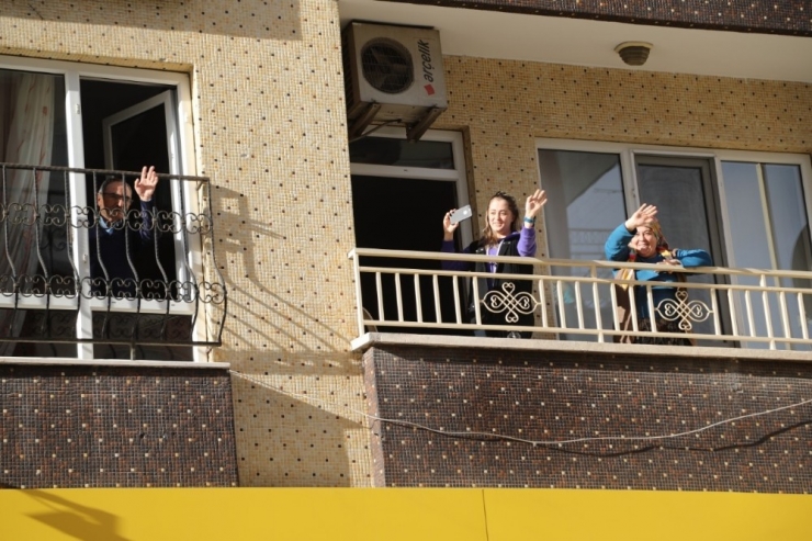 Evde Kalanlar İçin Müzik Dinletisi