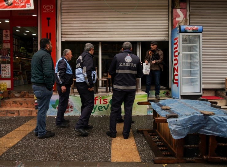 Diyarbakır’da Esnaf Ve Vatandaşlara Korona Virüs Bilgilendirmesi