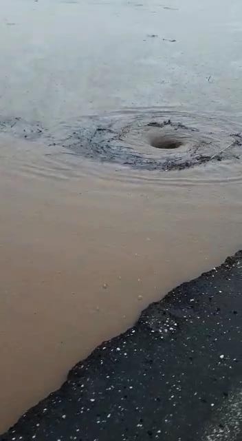 Sağanak Yağış Nedeni İle Yol Su Altında Kaldı