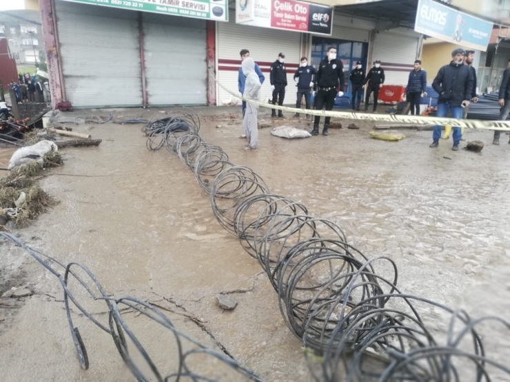 Diyarbakır’ı Sağanak Vurdu, Onlarca Büyükbaş Hayvan Telef Oldu