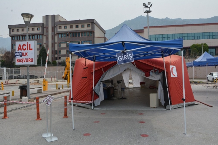 Pamukkale Üniversitesi Hastanesinin Bahçesine Sahra Hastanesi Kuruldu