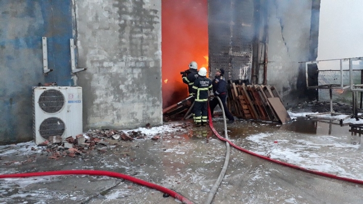 Mobilya Mağazasında Büyük Yangın
