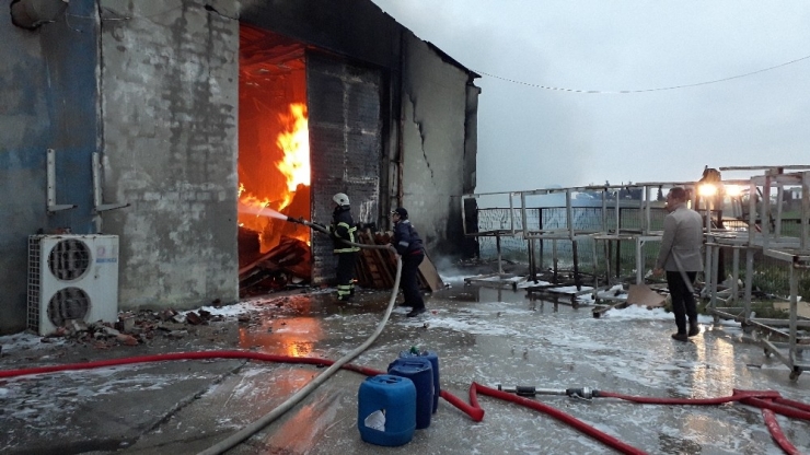 Mobilya Mağazasında Büyük Yangın