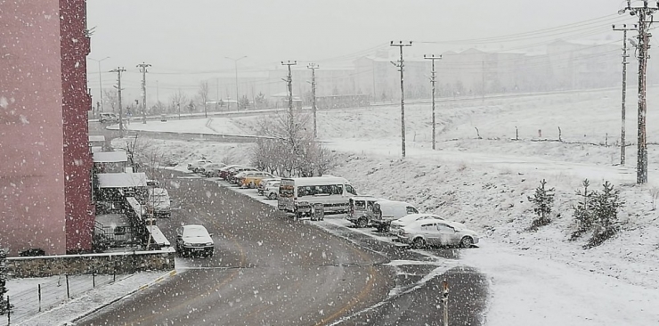 Erzurum’da Nisan Ayında Kar Sürprizi