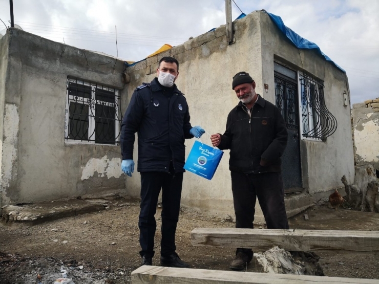 Horasan Belediyesi Vatandaşlara Hijyen Seti Dağıttı