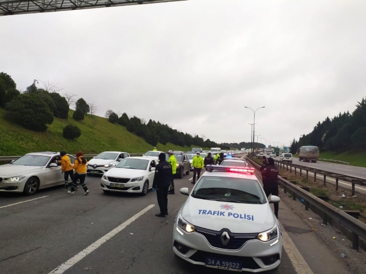 İstanbul’un Giriş Çıkışlarında Korona Virüs Denetimi: 177 Bin 475 Kişi Kontrol Edildi