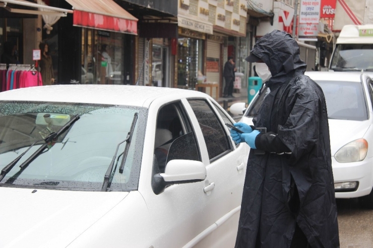 Kilis’te Sağanak Yağış Bile Vatandaşı Evinde Tutamadı