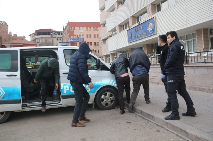 Dernek Lokalini Kahvehaneye Çevirip ’Korona’ Yasağını Deldiler