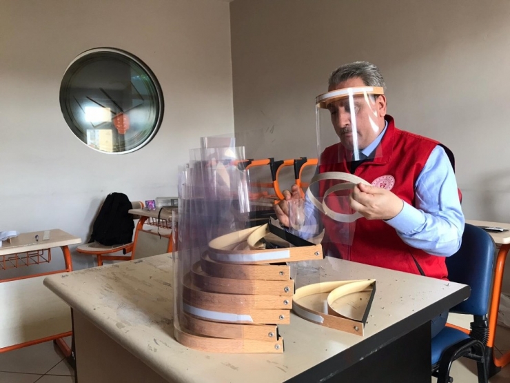 Gençlik Merkezlerinden Siperli Maske