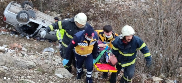 Otomobil Uçuruma Yuvarlandı: 1 Yaralı