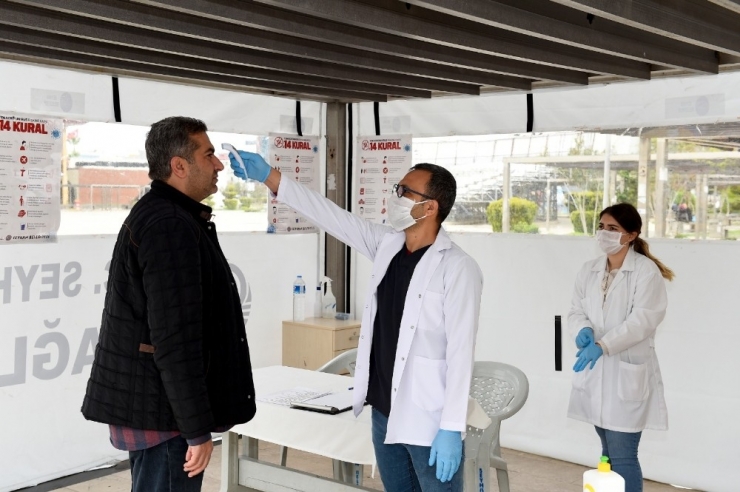 Seyhan Belediyesinden Sağlık Kabini Hizmeti