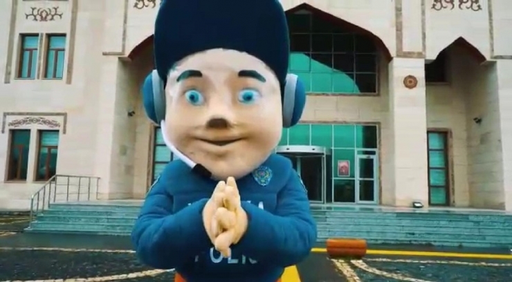 Siirt Emniyeti’nden ’Kanka Polis’ Maskotuyla Çocuklara Evde Kal Mesajı