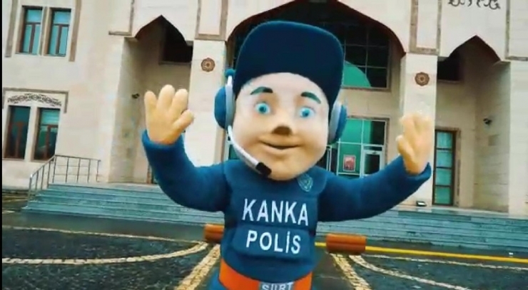 Siirt Emniyeti’nden ’Kanka Polis’ Maskotuyla Çocuklara Evde Kal Mesajı