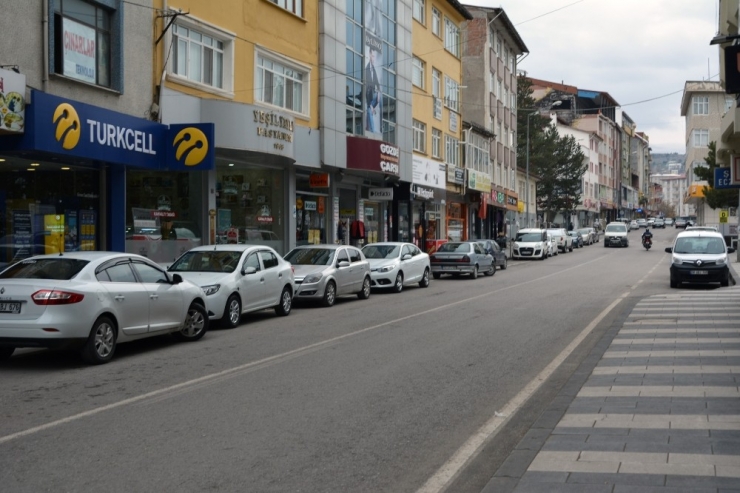 Bu İlçede 3 Kişi Yan Yana Yürüyemiyor