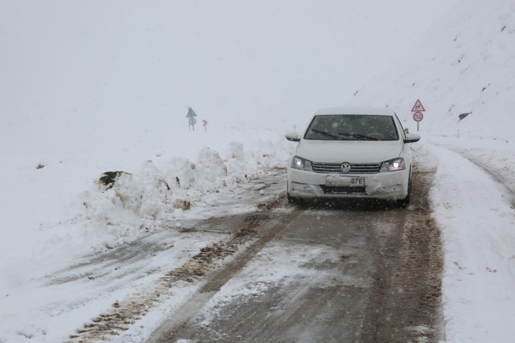 Tunceli’de Kar Yağışı Etkili Oldu, 32 Köy Yolu Kapandı