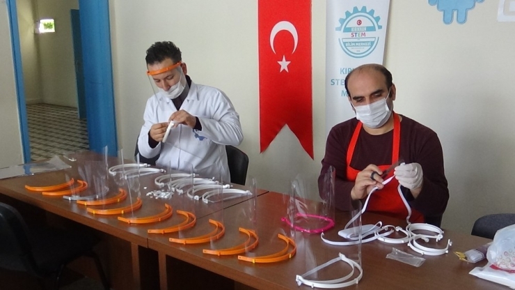 Kırıkhan’da Siperlik Maske Üretiliyor
