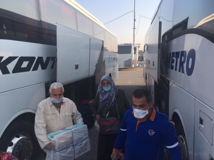 Karantinadaki Manisalı Umreciler Kente Döndü